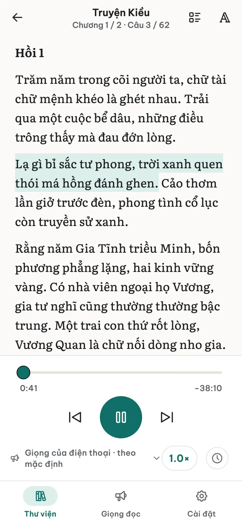 Màn đọc LeziBook đang đọc Truyện Kiều, câu đang đọc được tô sáng, trình phát ở dưới